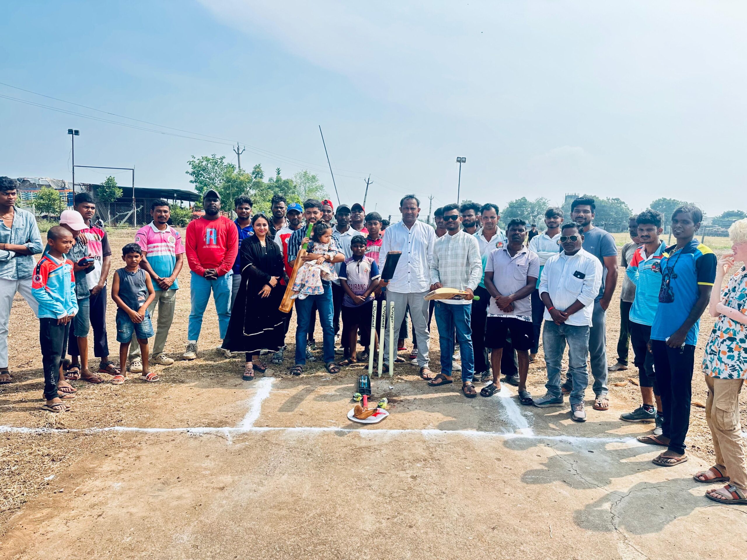 શ્રીમતિ સોનલબેન સંદીપ પાડવી દ્વારા એમના જિલ્લા પંચાયત માં ક્રિકેટ ટુર્નામેન્ટ નું આયોજન કર્યું. યુવાઓ માં ખુશી નો માહોલ, 16ટીમો એ ભાગ લીધો. ભવિષ્ય ના ખિલાડી નિઝર થી તૈયાર થાય અને નિઝર તાલુકા નું નામ રોશન કરે એવી શુભકામના સોનલબેન આપી.